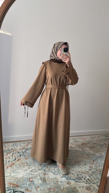 Şerit Detaylı Elbise Latte